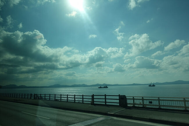 　海沿いを快適ドライブ。バスで本部半島をぐるり一周できました。