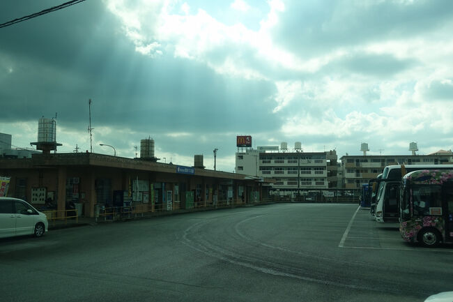 　時間調整のため、しばし停車。待っていた乗客が次々乗り込み、ここから本領発揮といったところです。