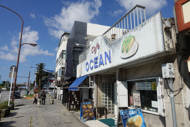 　真横には、アメリカンなスタイルのカフェ「ＯＣＥＡＮ」。<br />　英語ができない僕には、なんだか敷居を感じるけど、この通りで昼飯にするのも経験と思い、思い切って入ってみました。