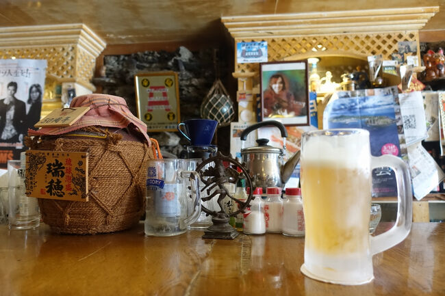 　オリオン生（500円）を頼むと、キンキンに冷えたジョッキで出てきました。この旅で、一番うまい生ビールだったように思います。<br />　歩いた後であること、暑いこと、勇気を出して店に入った後の高揚感等も、多分に作用しているとは思いますが。