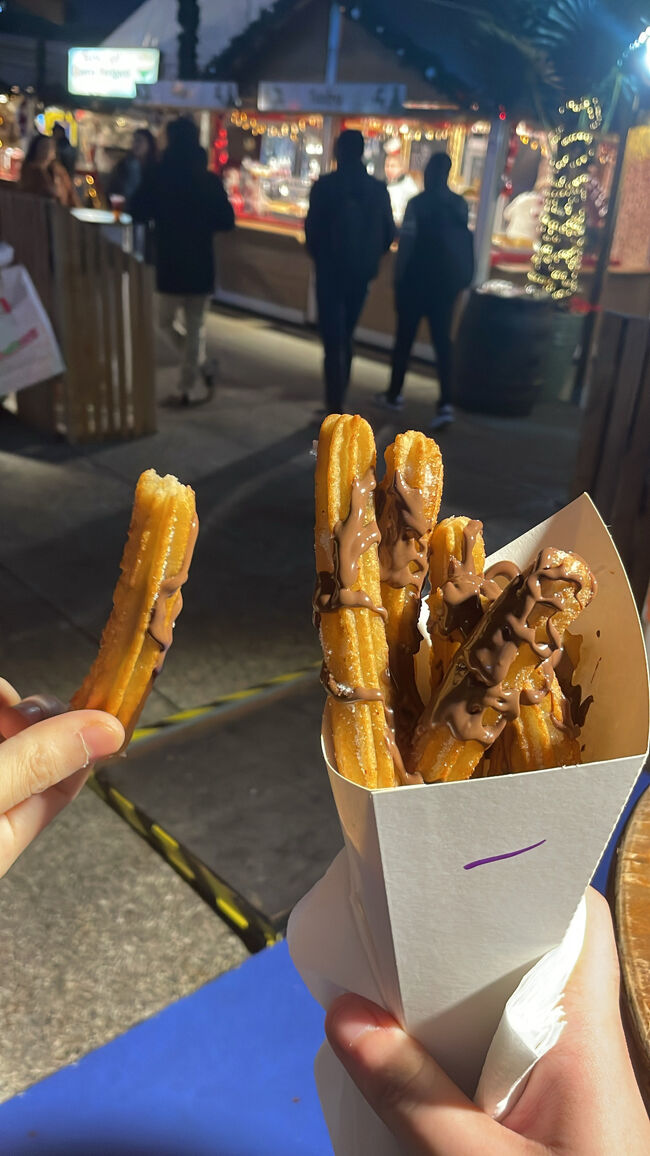 これ、私の一番好きなスペインのチュロスだよ～！！！<br />絶対食べてみて～！<br />甘すぎるのが苦手なら、砂糖の粉とかチョコソース少なめにしてもらえばOKだよ♪