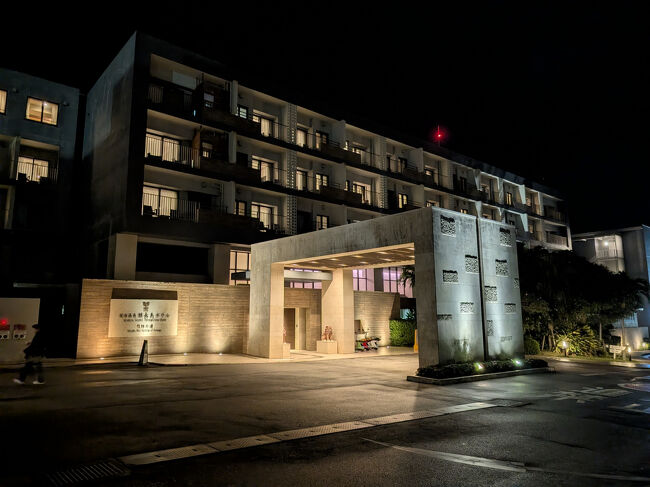 チャーリー多幸寿で胃袋を満たした後は、本日の第二の目的地、瀬長島ウミカジテラスへ。