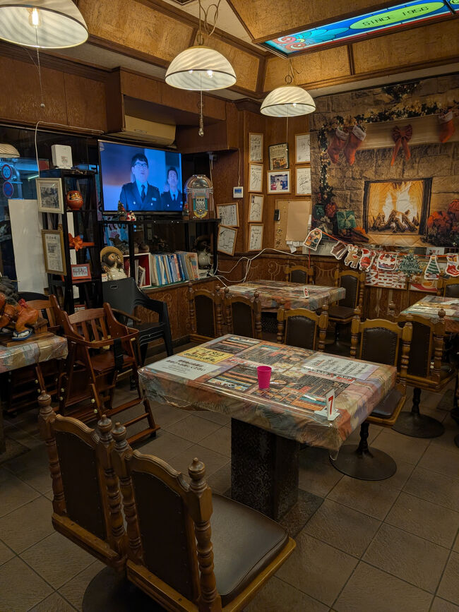 どこか懐かしい、落ち着いた雰囲気のテーブル席。