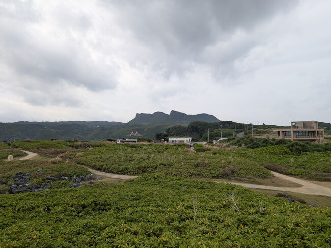 荒々しい岩肌、吹き付ける風。<br />デジャブかと思いましたが、分かりました。<br />何となく、北海道の「納沙布岬」に似ているような。