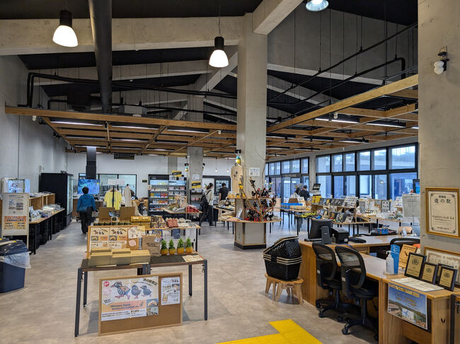 2022年にオープンしたばかりの比較的新しい道の駅だそうで、建物もとても綺麗。