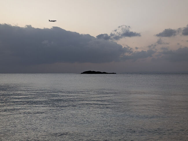 夕暮れの糸満を、潮風に吹かれて約7km40分のラン。 <br />知らない街を走るのは、景色も空気も新鮮で本当に気持ちが良いものです。