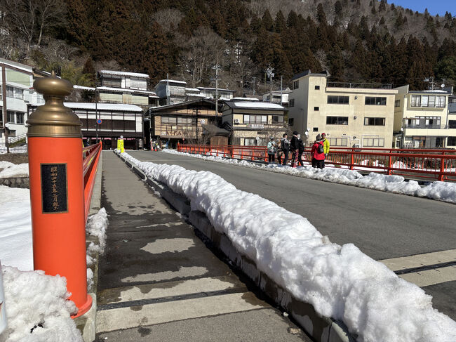 駅から少し歩きます。