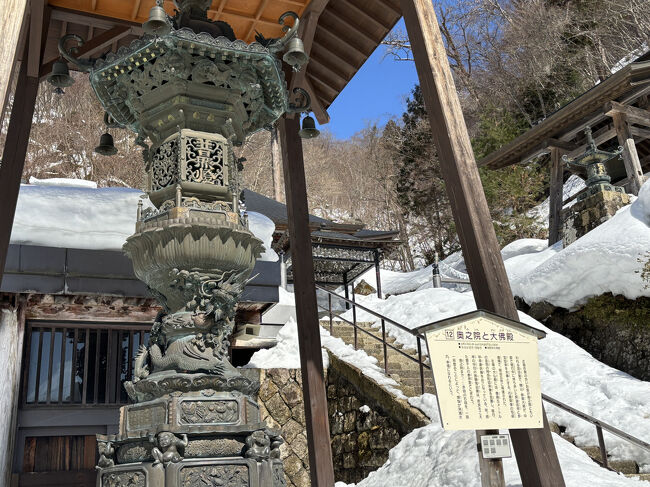 奥の院と大仏殿までやっと到着。途中山道、影の部分は日が差しませんので雪がひどく、かなり危ない。