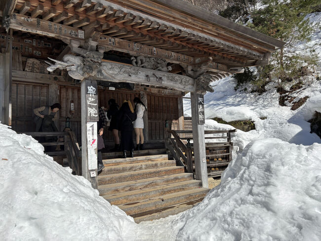 奥の院到着ですが閉まっています。何も拝めません。