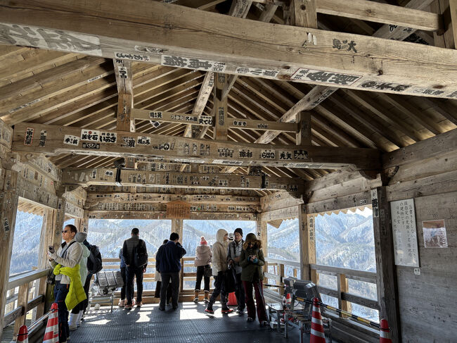 ロープにつかまり、やっとの思いでここまで来れました。