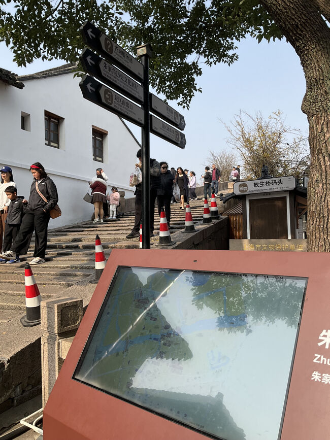 放生橋に着きました<br />かつてはこの橋の下では魚を取ることが禁じられ、放流のみが認められていたので、この名がついたそう