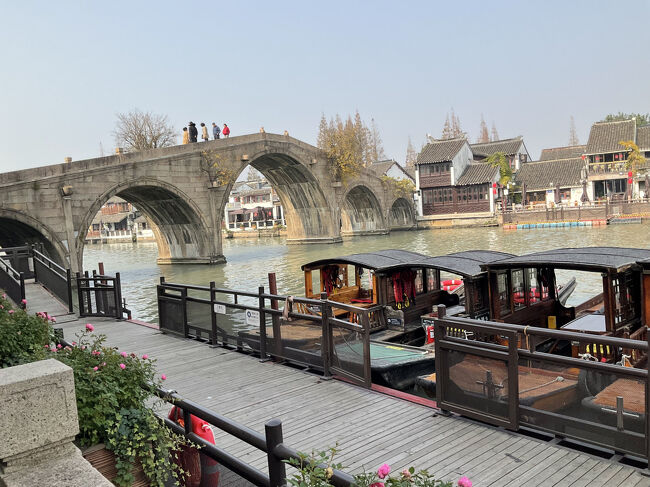 遊覧船乗り場がありました<br />ここで写真を撮っていたら、後ろにいた中国人の女性に、「もう少しで～が来るから…」と言われました<br />