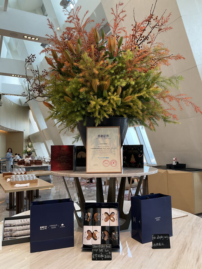 チェックアウトを15時にお願いしていたので、ラウンジでお茶する時間がありました<br /><br />このあとは地下鉄で3泊目のヒルトン・ガーデン・イン陸家嘴へ移動します<br />長くなりましたので、次に分けます<br />ご覧いただき、有難うございました