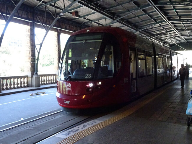 気を取り直して、次にライトレールに乗車して、行った先は、