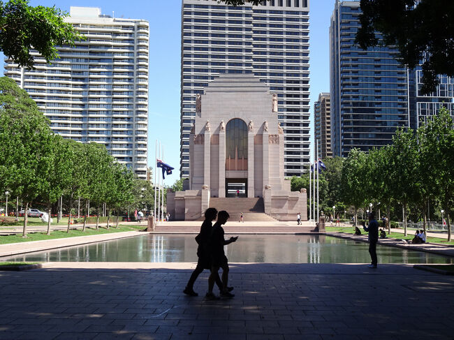 その後、中心街に戻ってきて訪れたのはハイドパークにあるアンザックメモリアル。