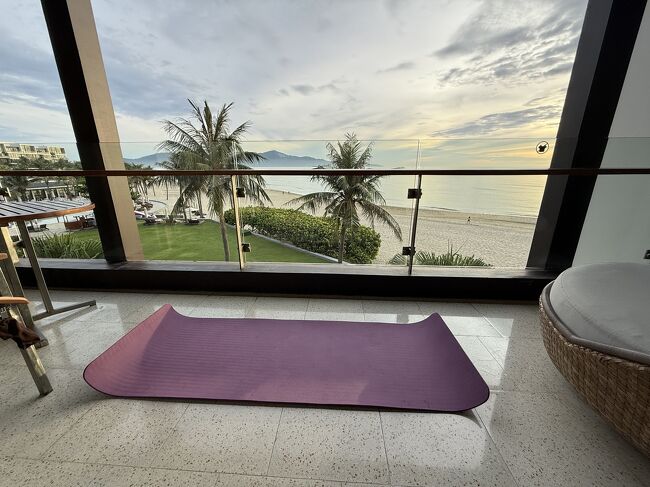 昨日食べた分を少しでも消費するべく朝ヨガします