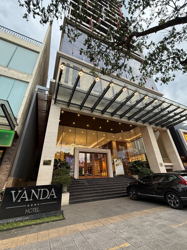 チェックインができる時間になったのでホテルに戻ります<br />ヴァンダホテル、ドラゴンブリッジのたもとにあります