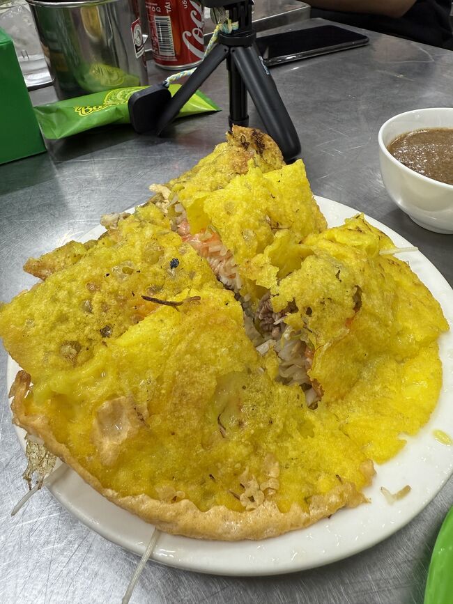 バインセオ1人前です<br />外はカリカリ、具沢山のオムレツのような見た目です