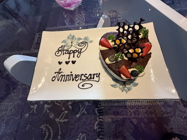 大きなハートのチョコレートケーキもいただきました