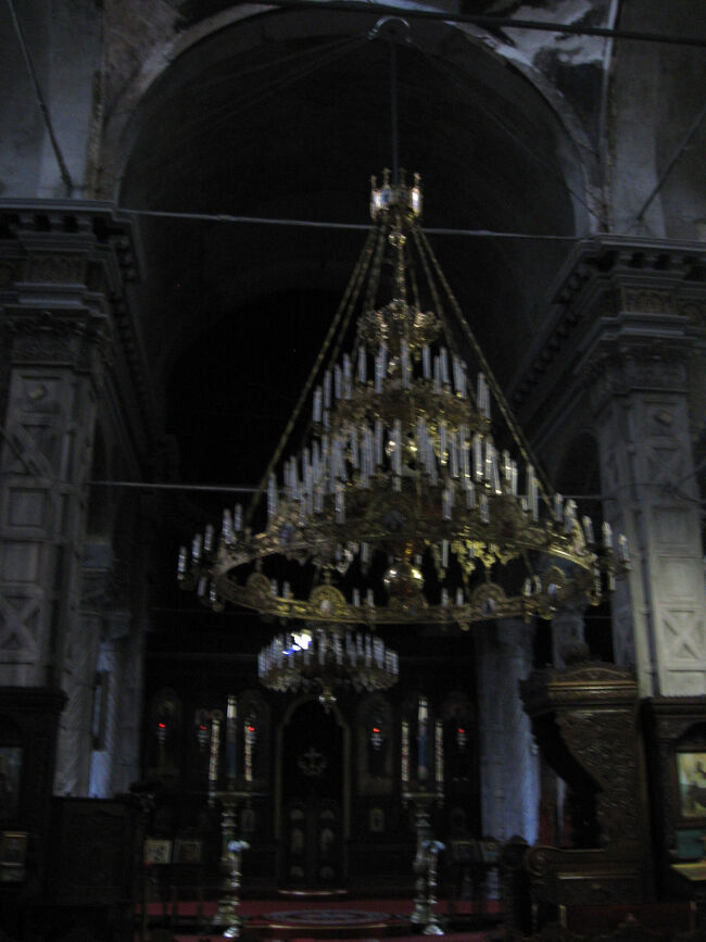 暗かったですが、豪華なシャンデリアに