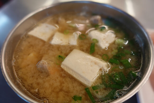 30NT$の味噌湯、なんか豪華です。豆腐に葱だけやなく、