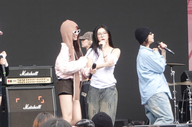 娘さん達の歌と踊りと。リハーサル？