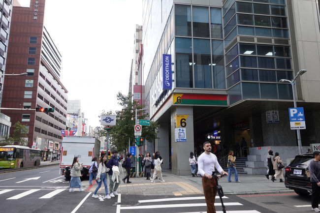 で、身軽になったとこでMRT中山站へ向かふ。