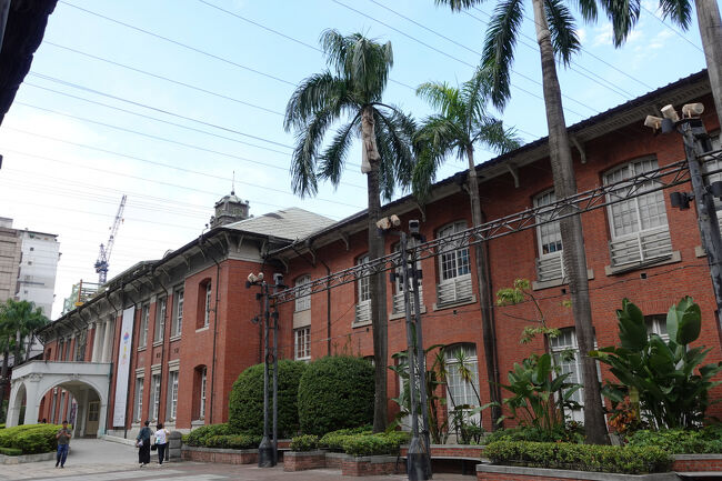 二階建てやからか、お役所的威圧感無いのもえぇですな。