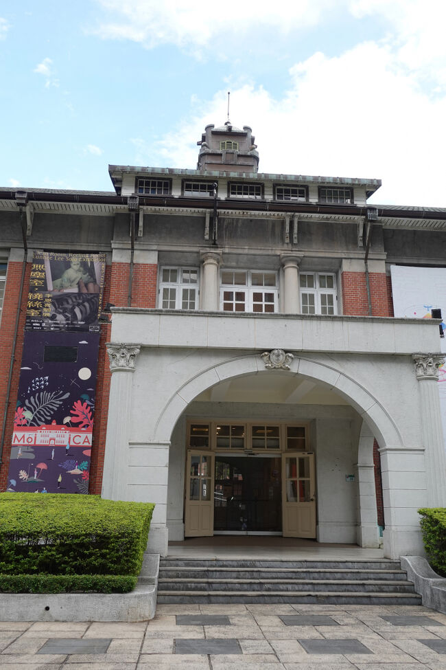 ゲイジツ、しかも當代やから、中は入っても分からなさそうなので…