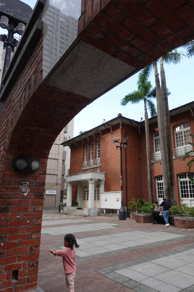 重慶路まで行って、家楽福で啤酒買って帰るかな？その後、晩まで休養って事で。