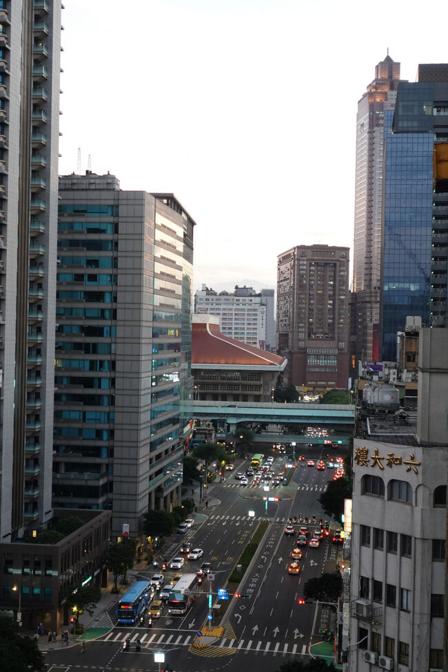 火車站と新光タワー？輝いてますね。