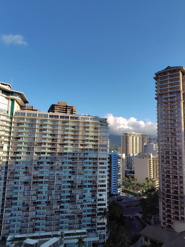 山脈方面も<br />山脈を超えて雲が流れてくる