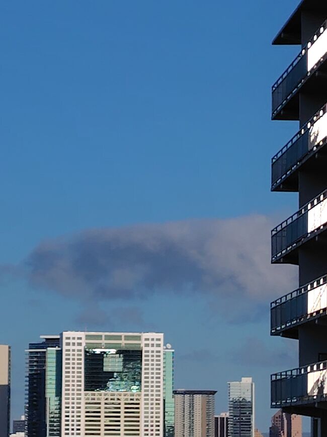 この雲も、右から左（山から海）に