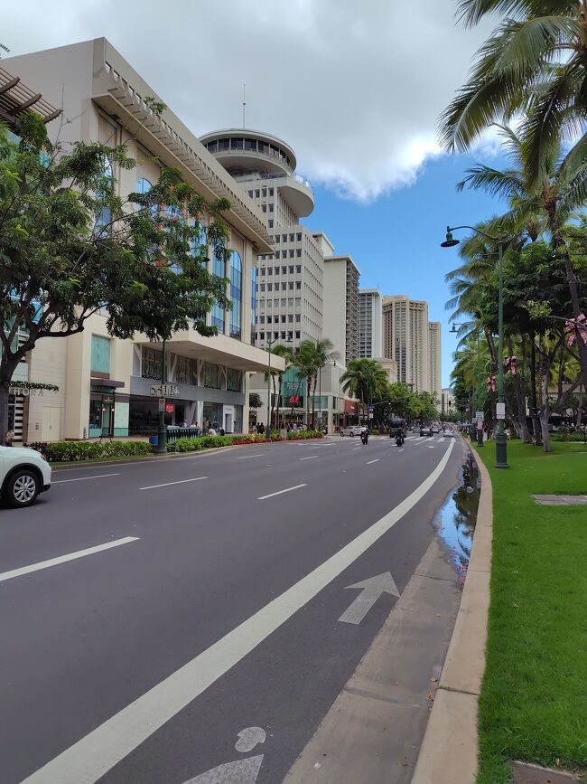 晴れたので、ワイキキへ<br />目的は頼まれた、キティーちゃんハイビスカス 模様のキーホルダータイプ<br />ＡＢＣストアーを根こそぎ探したが、どこにもありませんでした！<br />期間限定！？<br />そもそも、凄い人気商品なの！？状態