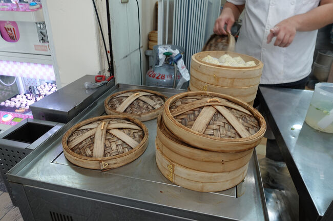 少し人集り解消。すると、蒸籠もちょっとお休み？<br /><br />ごちそうさまでした。も一回来れると良いけれど。