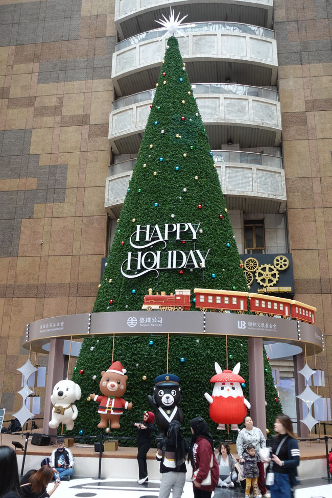 ちょこちょこ、ツリーと記念撮影の方もいるけれど。