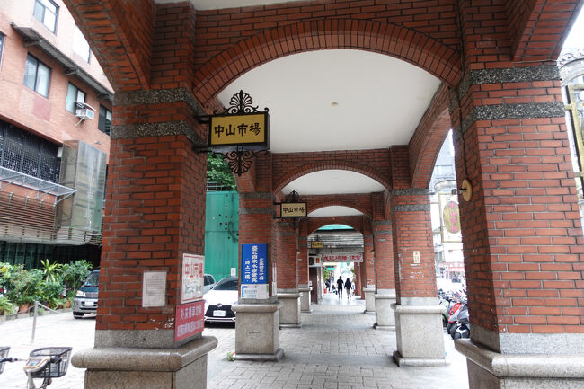 宿に近いとこで、市場を検索。中山市場かな。帰り道と言えなくも無い。