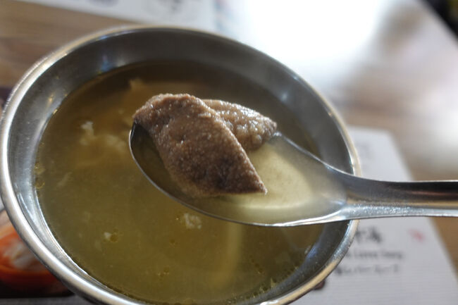 湯が美味いですね。少々塩っけですけれど。肝も美味いですねぇ。クセみたいなん感じるは、最初一口くらいやし。<br /><br />ごちそうさんでした。少し温まり…