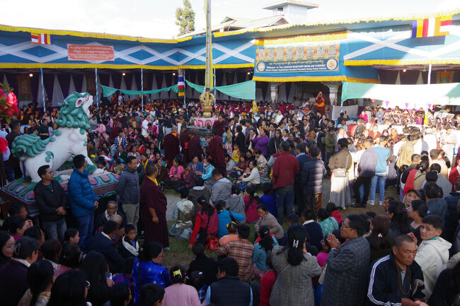 この群衆。集まることが一つの力ですね。<br />