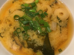 今日の夕食はお部屋で軽く済ませました