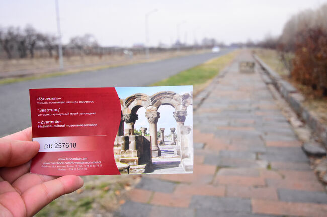 チケットを買って中に入ります<br />1人1300ドラム