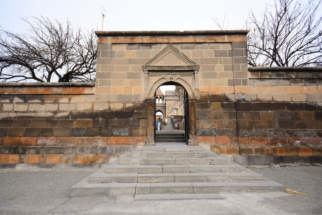 聖フリプシメ教会入口