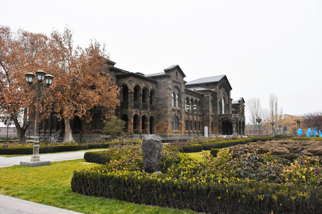 チケットを買って中に入った敷地内には建物がいくつか