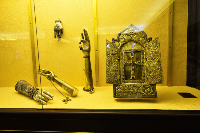 こちらも目玉の1つ<br />アララト山で見つかったノアの方舟の破片