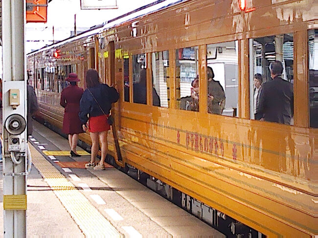 アテンダントが入り口でお出迎え