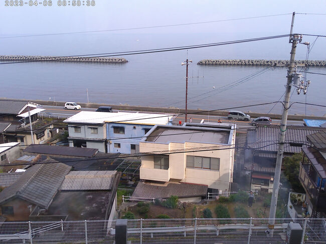 港町を通り過ぎて行きます