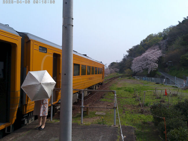3号車は無人駅ホームからはみ出ています