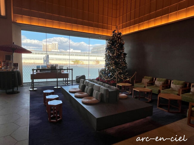 その手前には、寛げるスペースがあり、