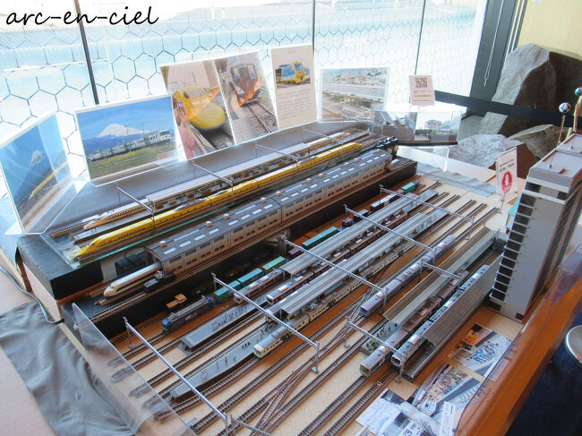 ジオラマが飾られていて、ドクターイエローも(^^♪。