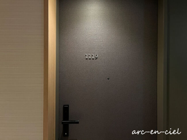 私たちは、左側の1119号室です。